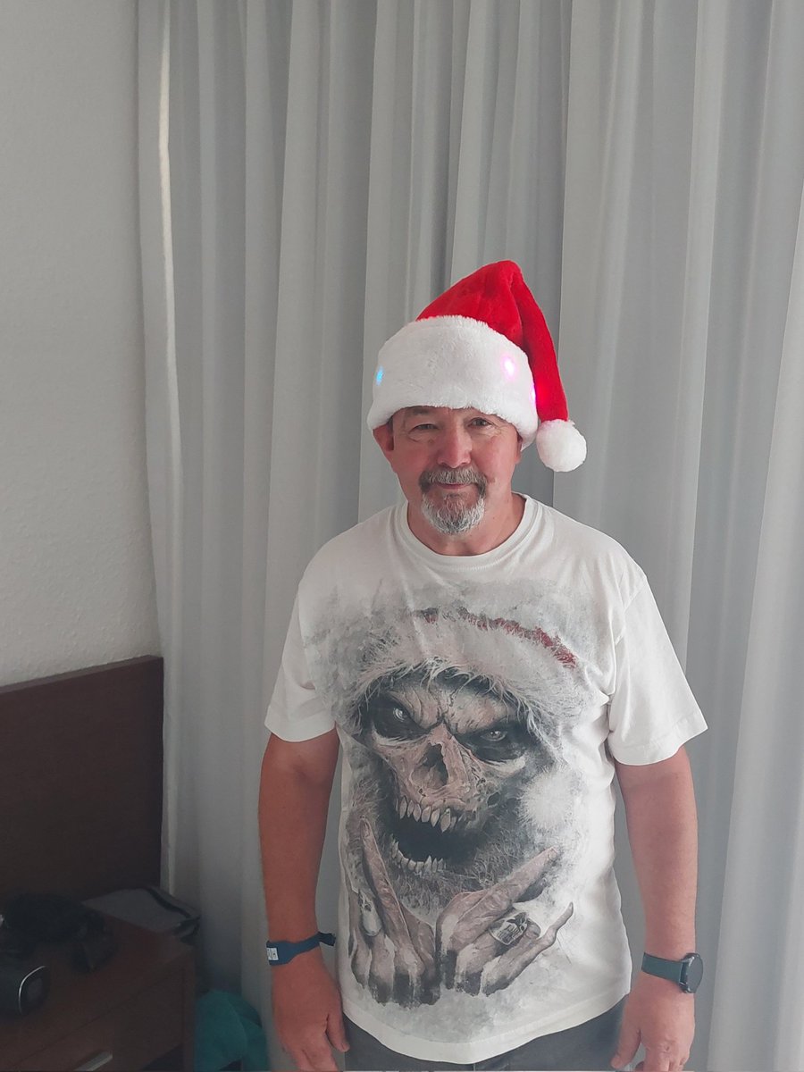 Scousejohn58's tweet photo. Christmas party ready #leonday #rocksanta https://t.co/0ZNaTr5Ew6