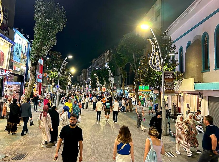 ISIKSUMUTLU's tweet photo. Bayram geleneği, Çark Caddemizdeyiz...🙂

Tüm esnafımıza hayırlı işler, bereketli kazançlar diliyorum.

#AdapazarındaHayatVar https://t.co/k4faudIUsO