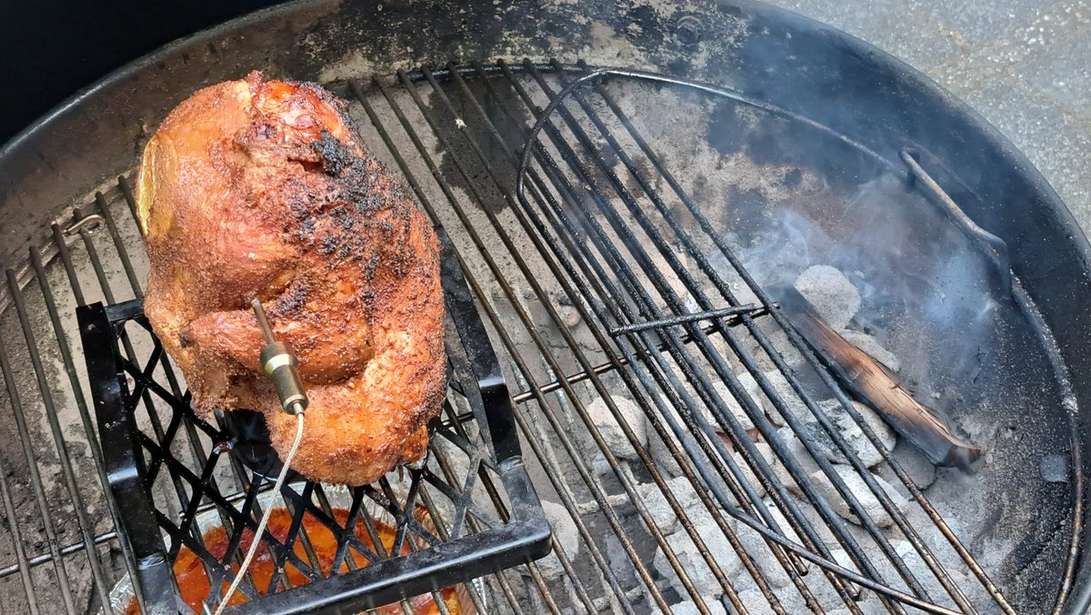 jeroendonker's tweet photo. Dat was lekker zegโฆ #tuintweet #kip #limoen #beercan #Weber https://t.co/wfEqHGux8J