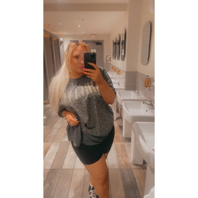 Eeemmaross's tweet photo. #NewProfilePic https://t.co/49NkwzFzd9