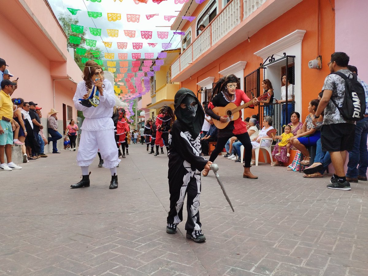 lezam_saavedra's tweet photo. Tradiciones de #Guerrero en el anuncio a la fiesta a Santa Ana en #Mochitlan https://t.co/llATPH4Sig