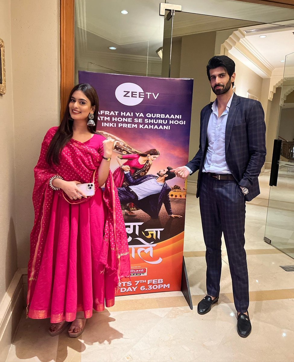 ArmyNamik's tweet photo. #NamikPaul picked the cutest &amp; quirkiest way to wish his #LagJaGale co-star #TanishaMehta on her birthday!

Via @namik_paul's ig (1/3) https://t.co/PzDYALgkB5