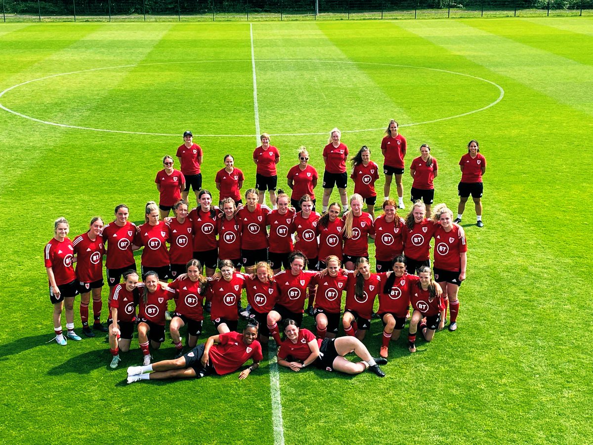niadavies90's tweet image. 6 days completed ☑️ on the @FAWCoachEd UEFA female only B Licence Residential. It was a pleasure to work with all coaches on the course. Thank you to staff on the course and a huge thank you to the players involved over the course of the week. #coacheducation #mentor #mentee 🏴󠁧󠁢󠁷󠁬󠁳󠁿⚽️