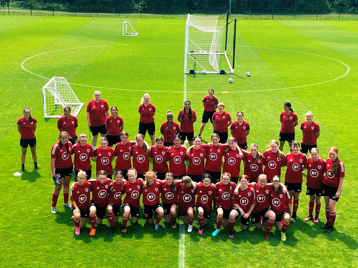 niadavies90's tweet image. 6 days completed ☑️ on the @FAWCoachEd UEFA female only B Licence Residential. It was a pleasure to work with all coaches on the course. Thank you to staff on the course and a huge thank you to the players involved over the course of the week. #coacheducation #mentor #mentee 🏴󠁧󠁢󠁷󠁬󠁳󠁿⚽️