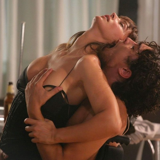 FzfXQENaYAEF7B4?format=jpg&name=small