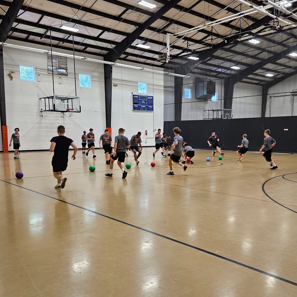 HargraveTigers's tweet photo. Middle School Summer Program students are burning off some energy playing dodgeball down in Grant Gym. Classes start tomorrow!

#HargraveSummerProgram
#BeMoreFun https://t.co/QsqoikPFjx