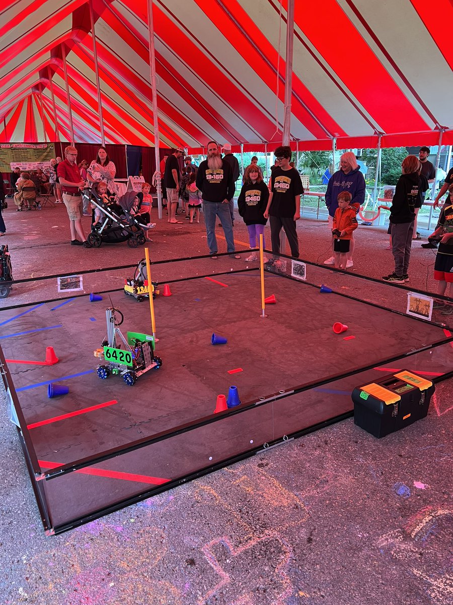 525Swartdogs's tweet photo. Join us at Sturgis Falls under the Kidsway Tent until 3:40 today! #FIRSTinIowa #FRC #morethanrobots https://t.co/YbXNcHlHz6