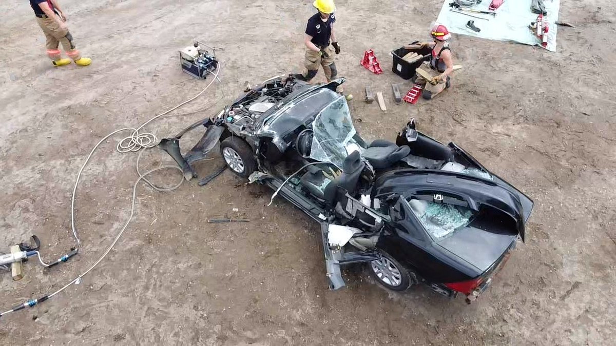 MuskokaLakesFD's tweet image. Saturday training also included some quick auto extrication skill sets and reps for our new hires.

 #hurstrescue #autoex #NFPA1006 #RescueReady