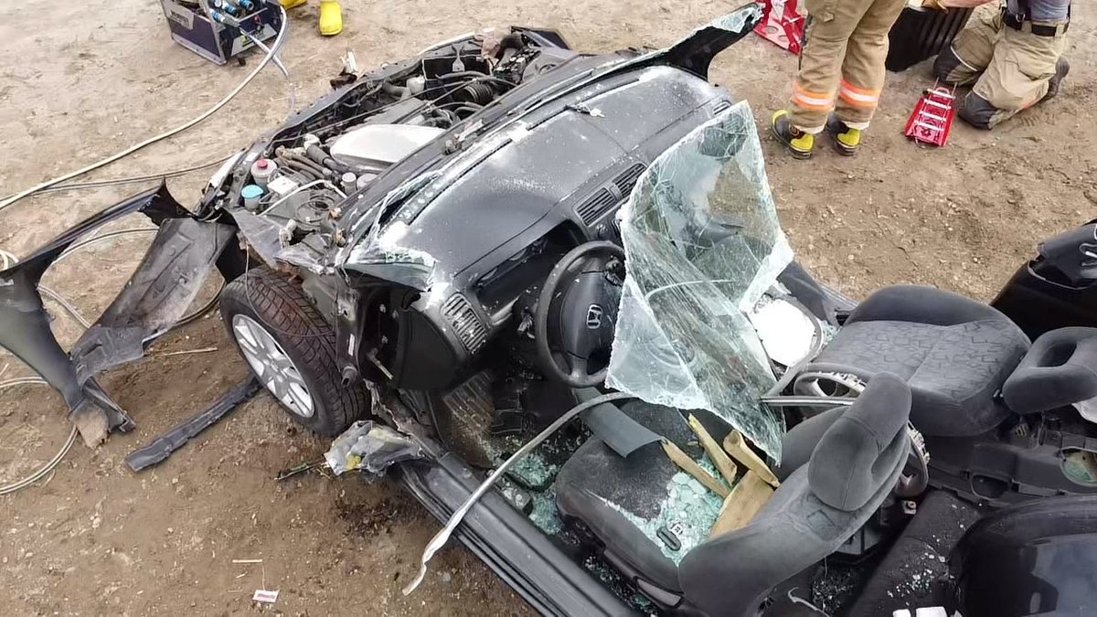 MuskokaLakesFD's tweet image. Saturday training also included some quick auto extrication skill sets and reps for our new hires.

 #hurstrescue #autoex #NFPA1006 #RescueReady