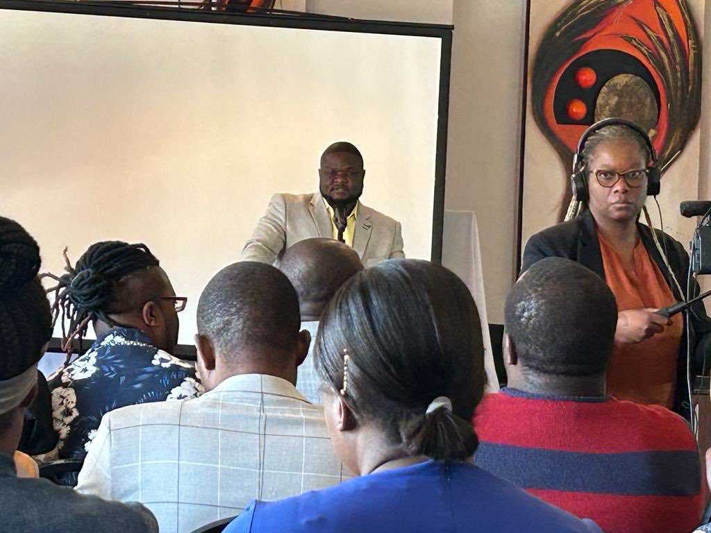 CliffordHlatyw1's tweet image. Thank you our fellow citizens in South Africa. It was indeed an eventful weekend. Two days of serious citizens engagement and conversations with the President ⁦@nelsonchamisa⁩ about how to develop our motherland Zimbabwe
Change is here
Let’s embrace it #ThisTime