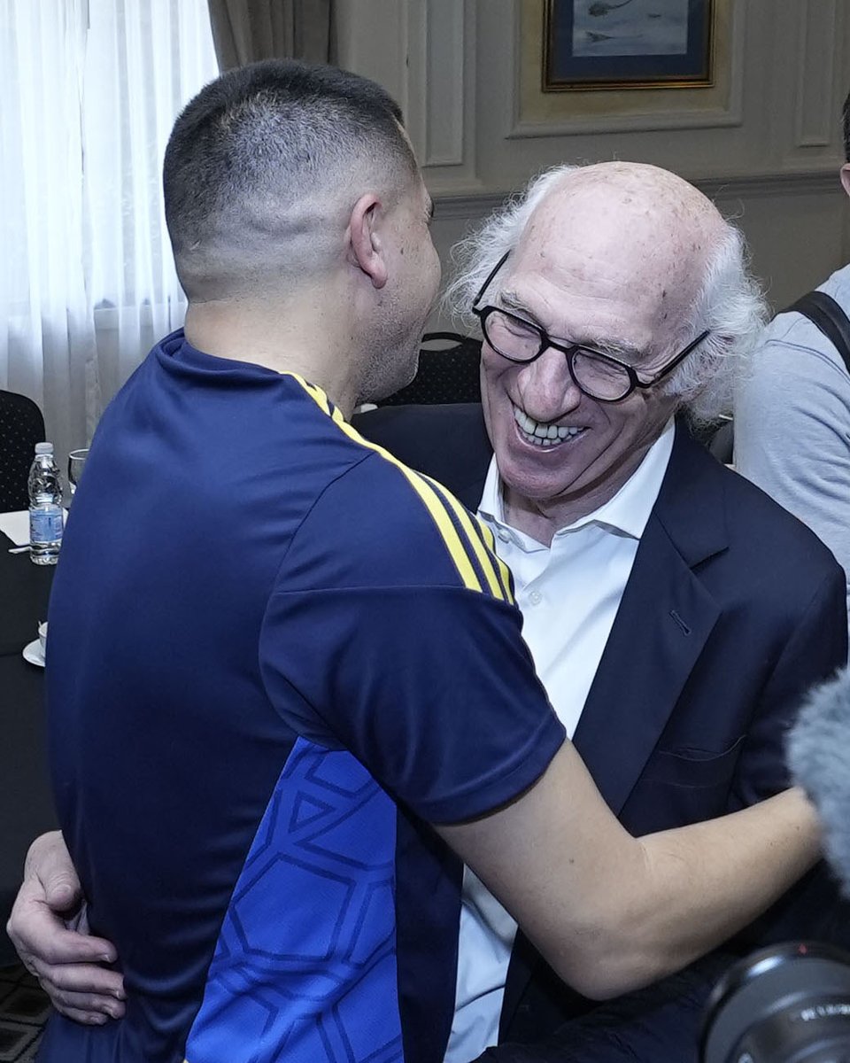 BocaJrsOficial's tweet photo. El más grande de todos 👑💙💛💙 https://t.co/2rs2MtwKrX