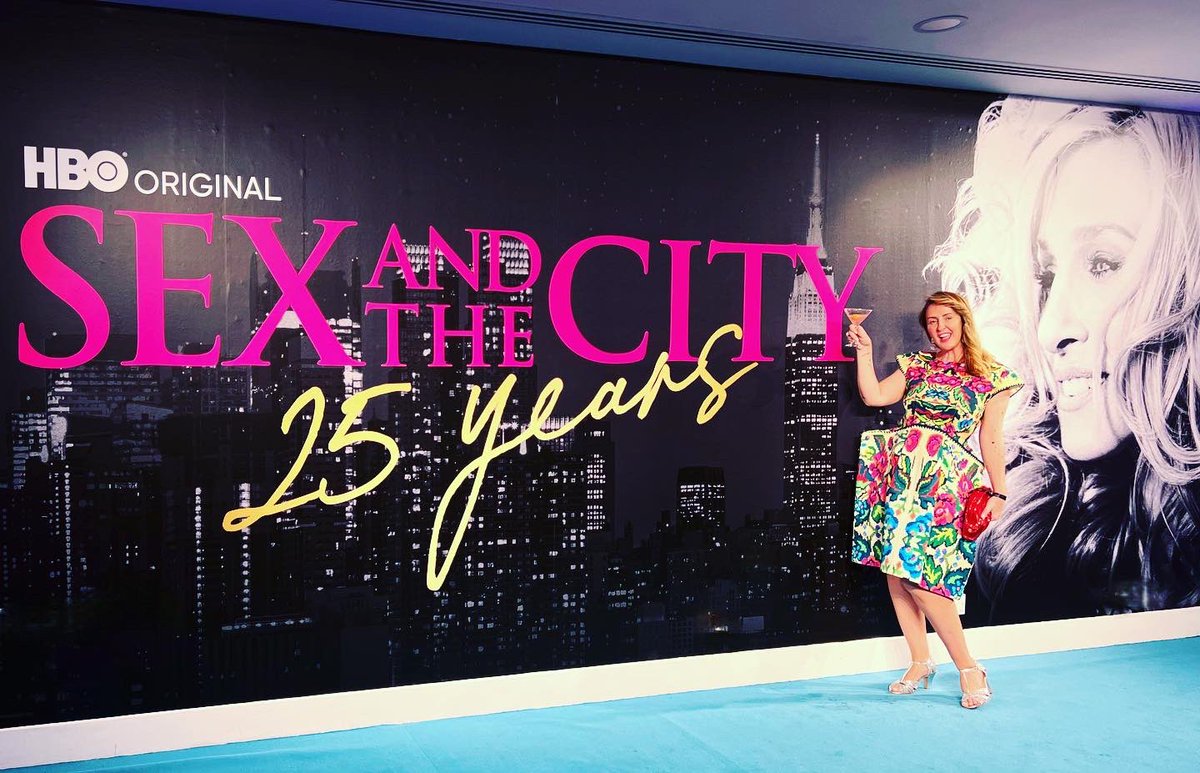 GabrielaLungu's tweet photo. Living my #20something y.o. dream π celebrating the series that shaped my generation #sexandthecity #culturalimpact #satc25 #hbouk #nowtv #skytv #AndJustLikeThat https://t.co/VDMrCd3WwQ
