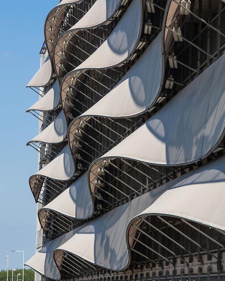 CEIMaterials's tweet image. RT: @parametricarch Undulating tensile fabric facade of the Wave Car park, in Cardiff Bay, Wales designed by Scott Brownrigg.

📸 quintinlake

#facade #parametricarchitecture #parametricdesign #computationaldesign