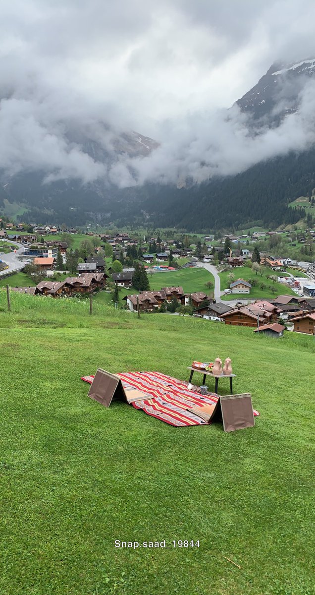 Saadajaj's tweet photo. #سويسرا 🇨🇭 قرية جريندوالد الساحره 🥰

جلسه بجانب الكوخ و الأجواء لطيفه

أوكسجين طبيعي 🙏

https://t.co/H6WeLrIgk1 https://t.co/hbK2uLLVyt
