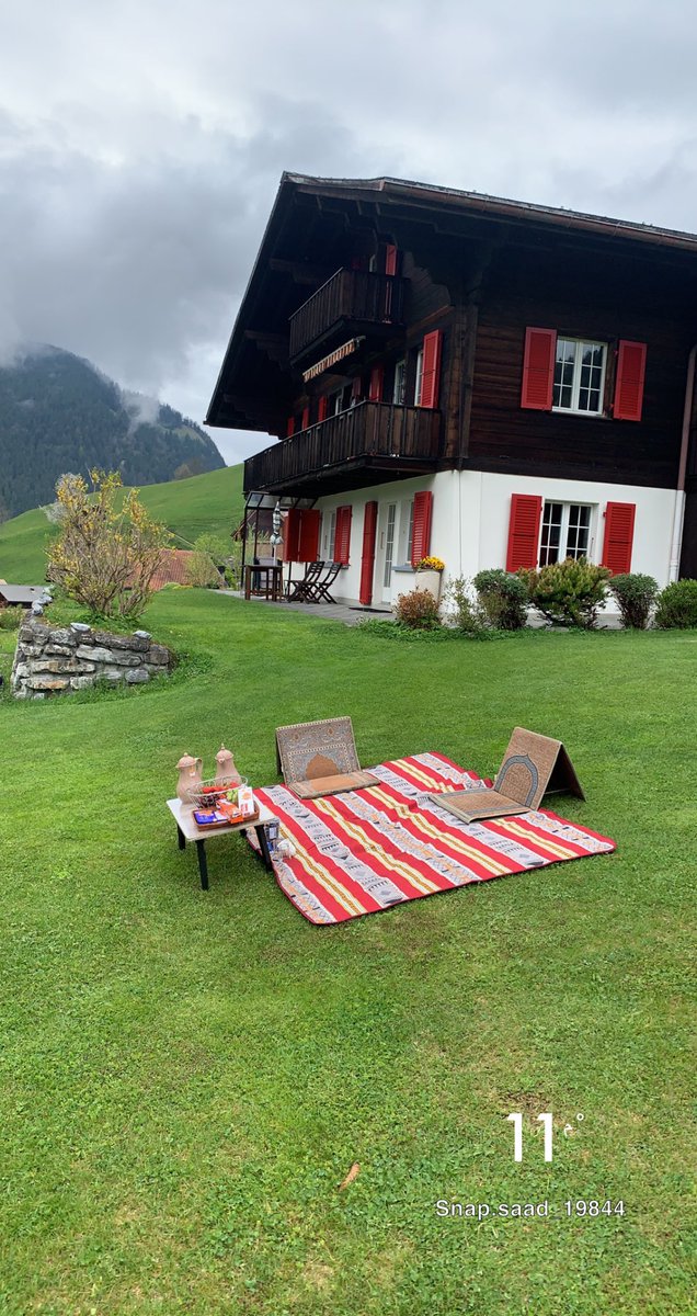 Saadajaj's tweet photo. #سويسرا 🇨🇭 قرية جريندوالد الساحره 🥰

جلسه بجانب الكوخ و الأجواء لطيفه

أوكسجين طبيعي 🙏

https://t.co/H6WeLrIgk1 https://t.co/hbK2uLLVyt
