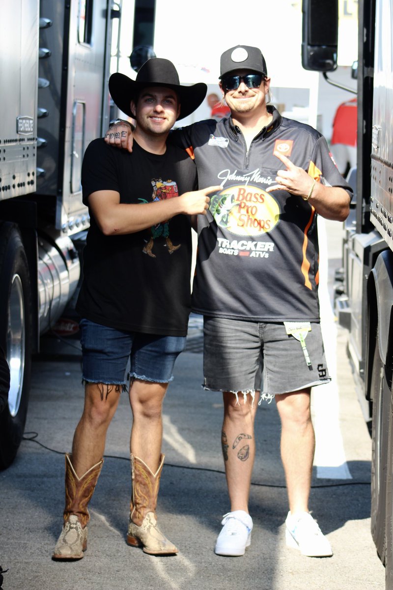 SURPRISE 🤩 guest for <a href="/NoahGragson/">Noah Gragson</a> 

Thanks for coming, <a href="/HardyMusic/">HARDY</a>!