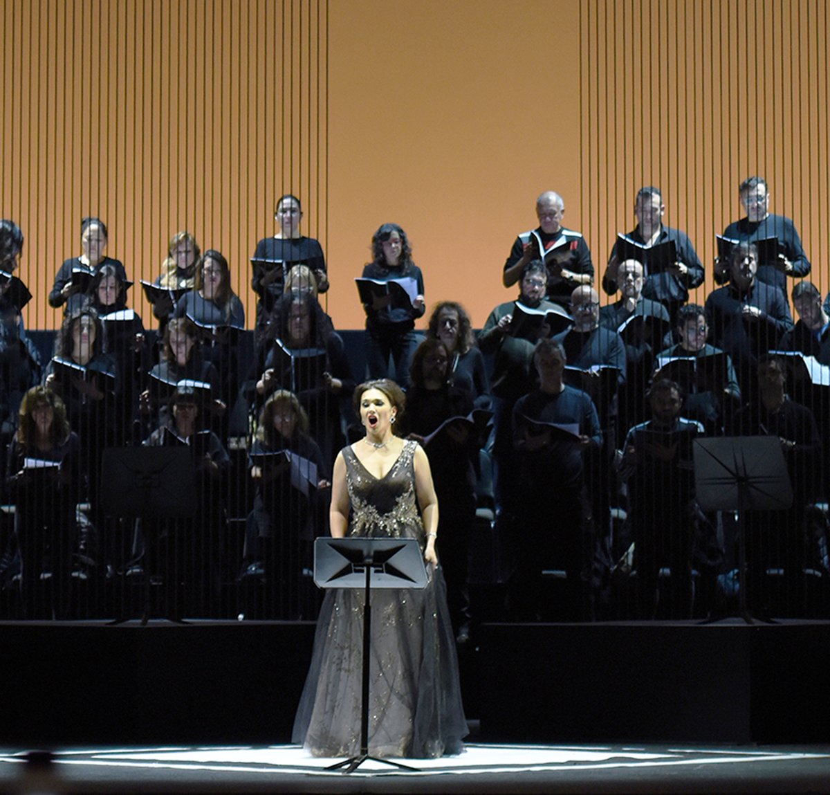 arnaldocolom's tweet photo. OLGA PERETYATKO  es la protagonista de la òpera de Donizetti: " ANNA BOLENA"  en el  TEATRO  COLON.- https://t.co/JvS3GW7KXq