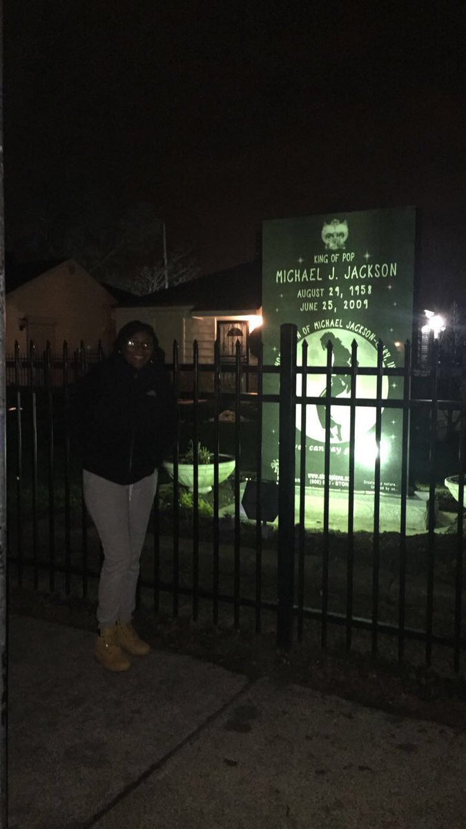 YaMomsAHoe_'s tweet photo. Going to his childhood home in Gary, Indiana #MJMemorialWeek https://t.co/vkgceC0QYa