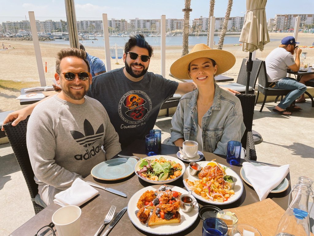 TheCEscalante's tweet photo. Last day in CA and I'm glad I was able to treat out my sister for her birthday today! See you next time, Los Angeles! https://t.co/OyNciZnECY