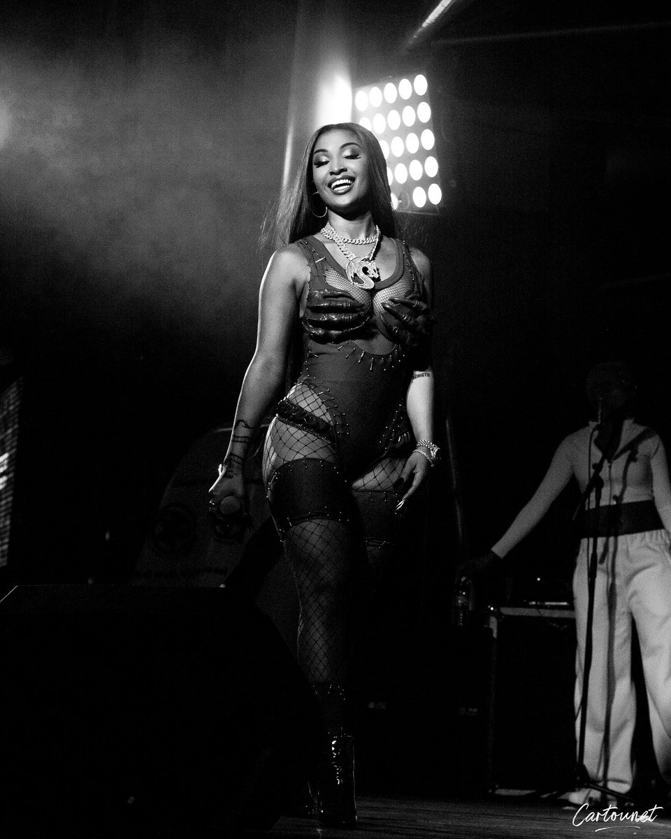 bosse_carter's tweet photo. Jamacain Queen in SOUTH 🇬🇫🇯🇲📸 @SHENYENG #Guyane #shenssea #shenyeng https://t.co/j4gTRILjyA