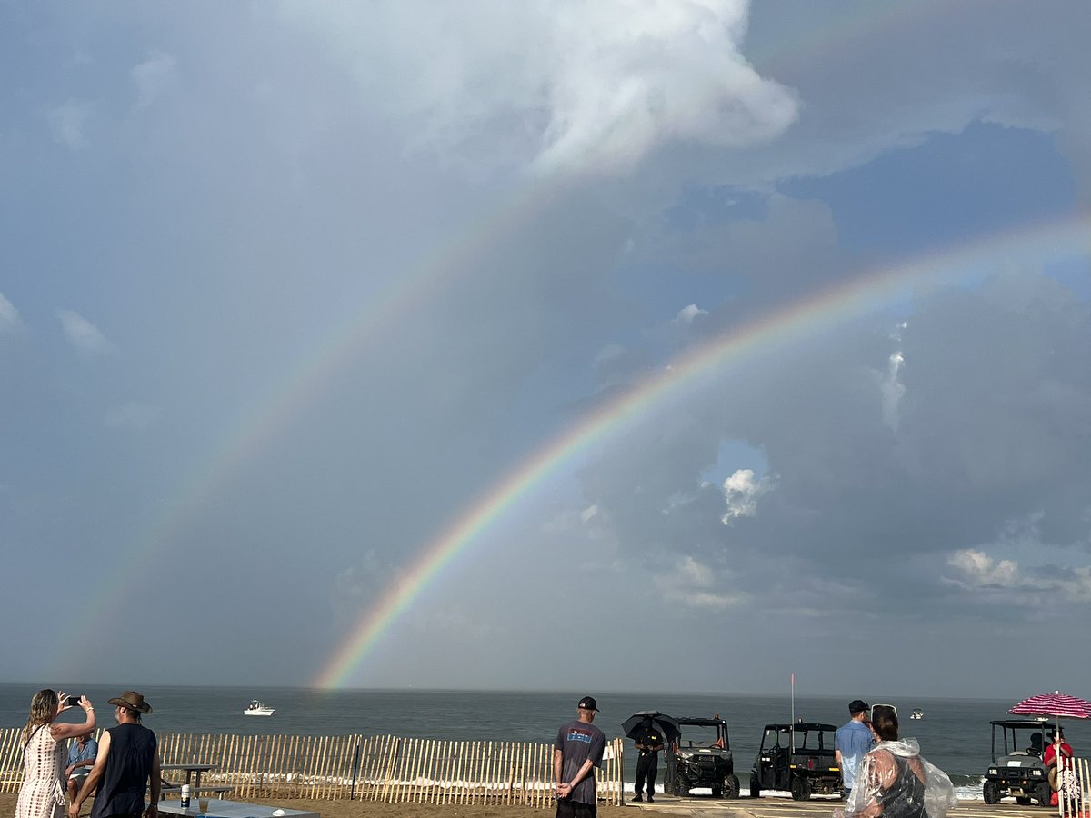 dxbeaver's tweet photo. @BEACHITFestival 
#BEACHITFESTIVAL God said “You think the music is great, well hold my beer 💪” https://t.co/HrIKPrpMw5