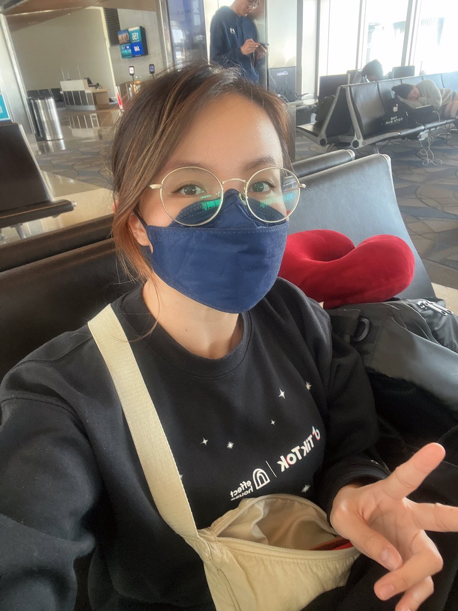 YunixFX's tweet photo. The trip is ending but the memories will remain in my mind and heart forever, thank you @effecthouse! Will be posting many throwbacks and stuff after I settle down back home~ 

#TikTokVidCon #EffectHouseCreator #VidConAN23 https://t.co/wVtNCnzjw4