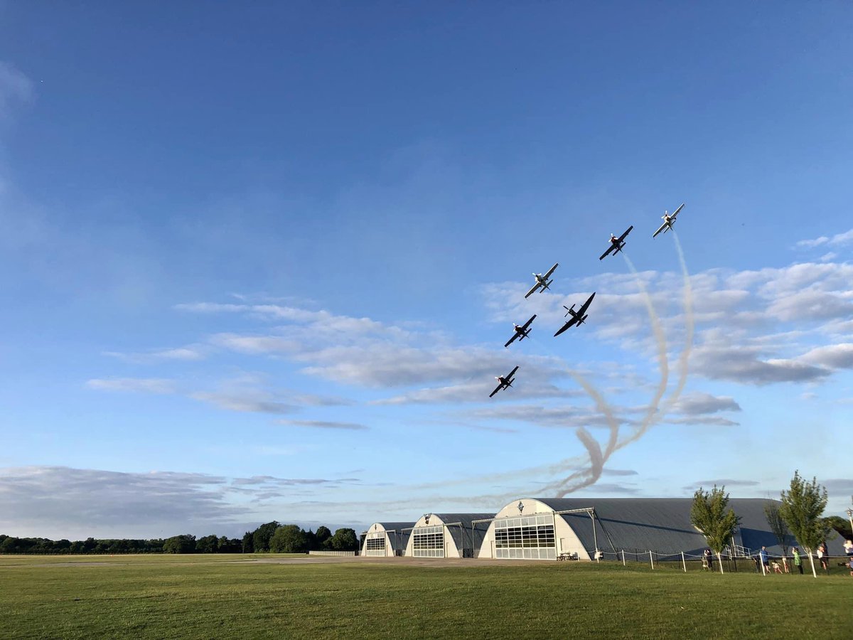 An amazing sunset flypast. 5 x Extra 300s and Spitfire IX MH415 A very special event to mark the last ever Blades Ball during which we raised over £118,000 for the @RAFBF Ground 📷: Laurie Gregoire #farewell #endofanera