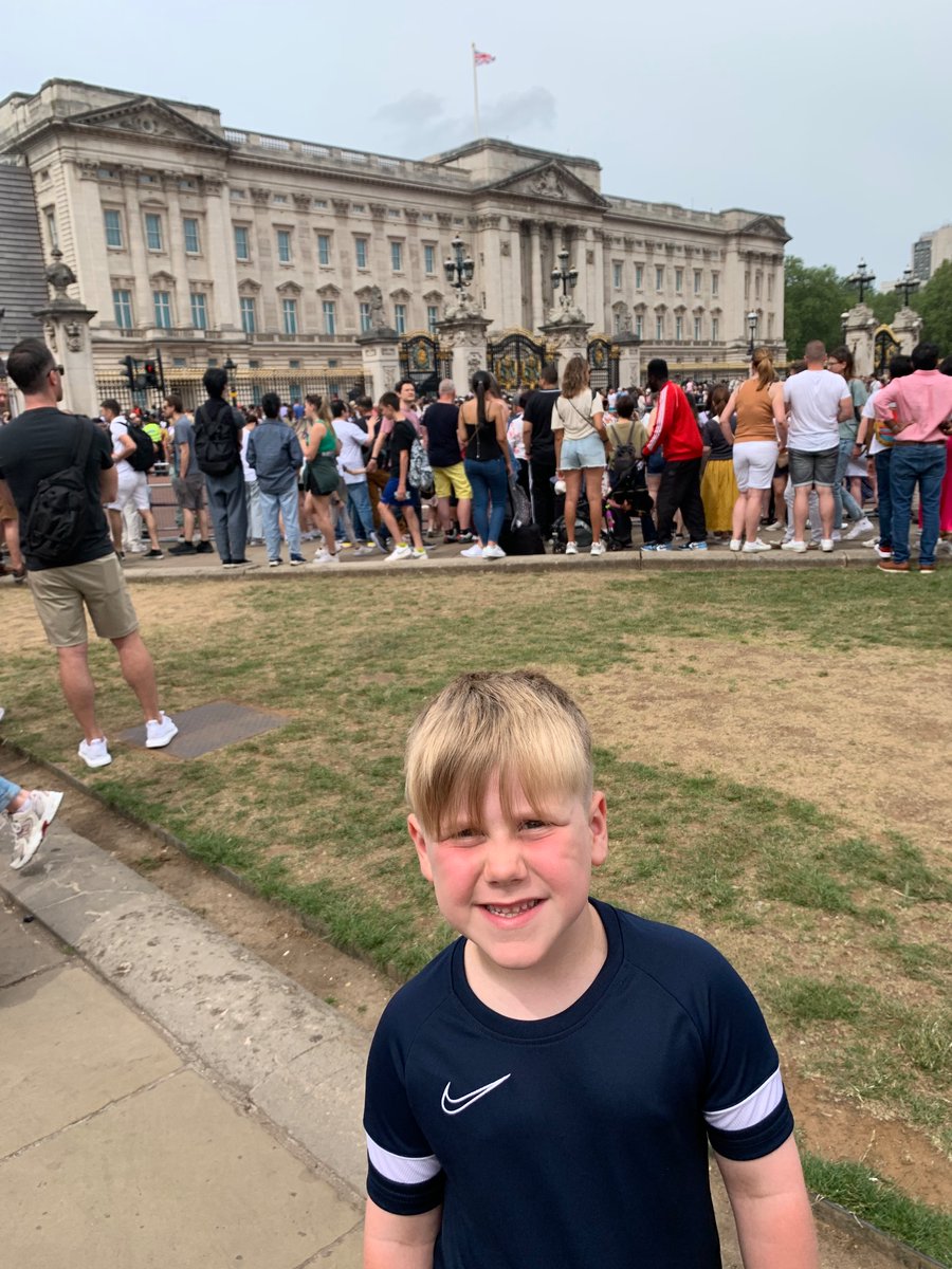 SDuggins92's tweet photo. We had a great time exploring London 🇬🇧 We saw the changing of the guards at Buckingham Palace, Big Ben, West Minster Abbey, Marble Arch and Little Ben! Tommy loved Harrods and will continue to work hard at school so he can shop there when he’s older😅 @mrscouzens1 @HLC_Primary https://t.co/qYO1hFLrJk