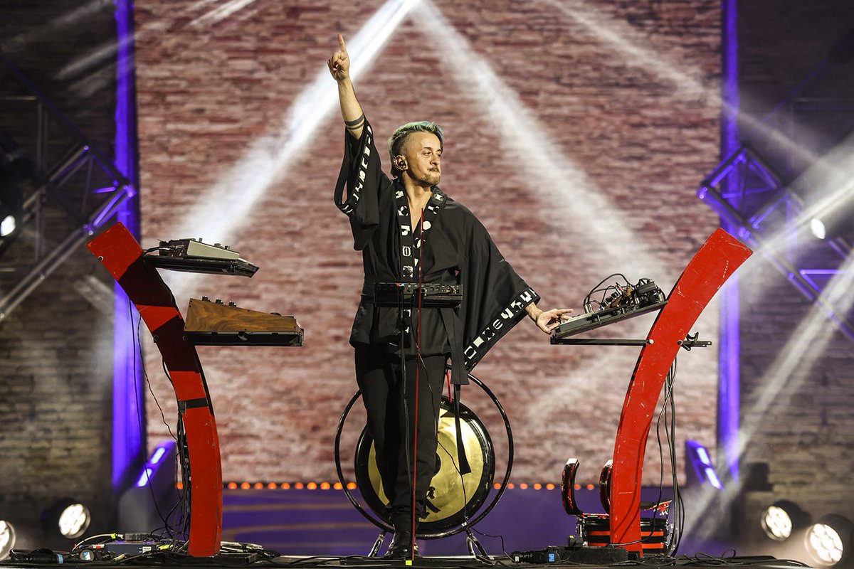 MusicTvOfficial's tweet photo. I #Santamarea sono i Vincitori Assoluti della XXXIV Edizione di @musicultura Festival. Durante la serata finale allo Sferisterio di Macerata il duetto a sorpresa di #Amara e @scristicchi, l'omaggio a Califano di @insinnaflavio ed @MetaErmal e l'esibizione di @Dardust https://t.co/Z6e3cUrmSB