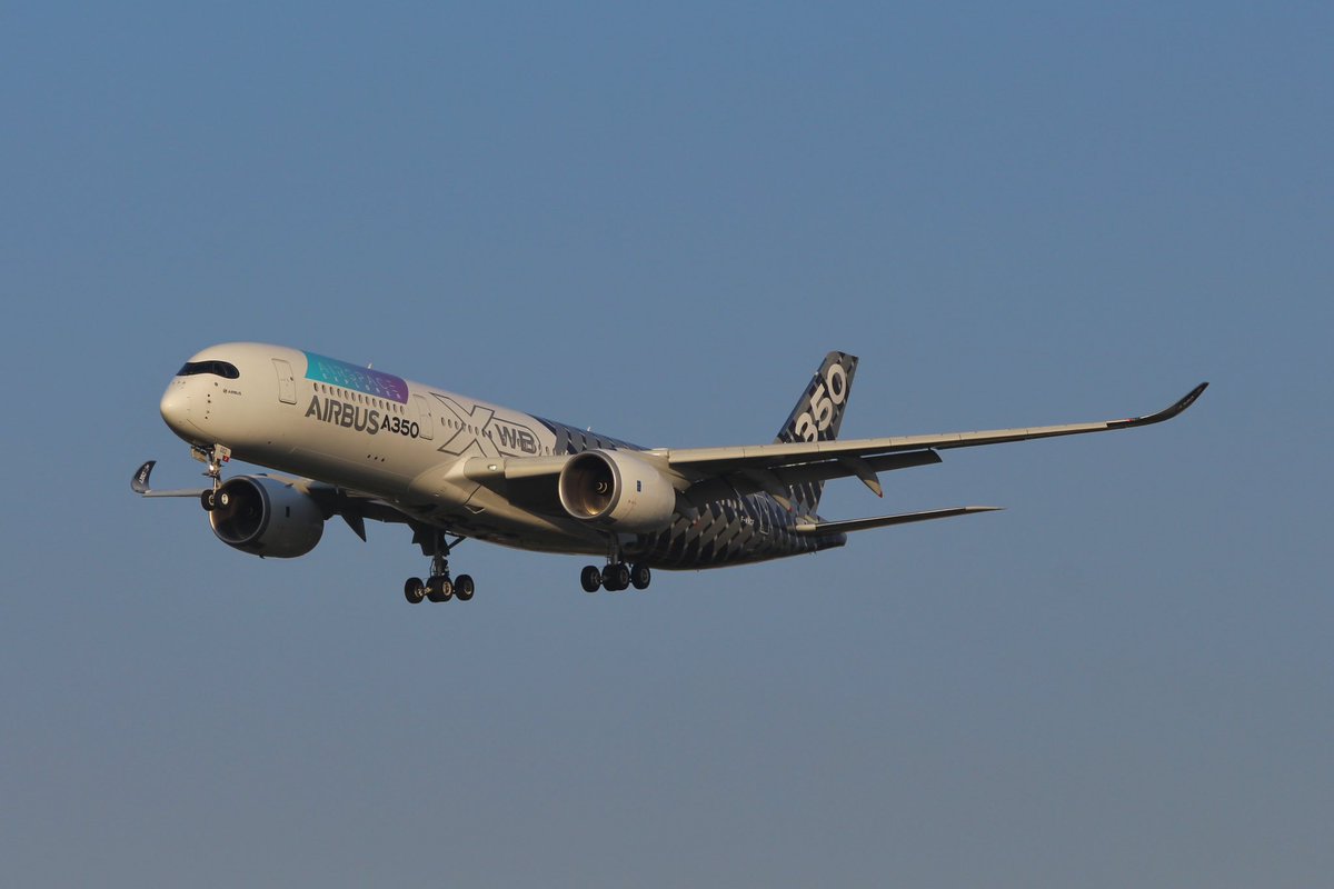 F-WWCF de retour à #Toulouse après quelques jours au #ParisAirShow