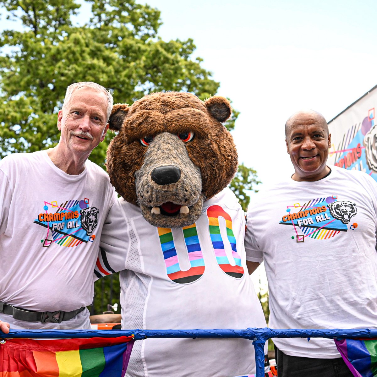 ChicagoBears's tweet image. Love is love 🏳️‍🌈

Happy to be celebrating #Pride with the city of Chicago!