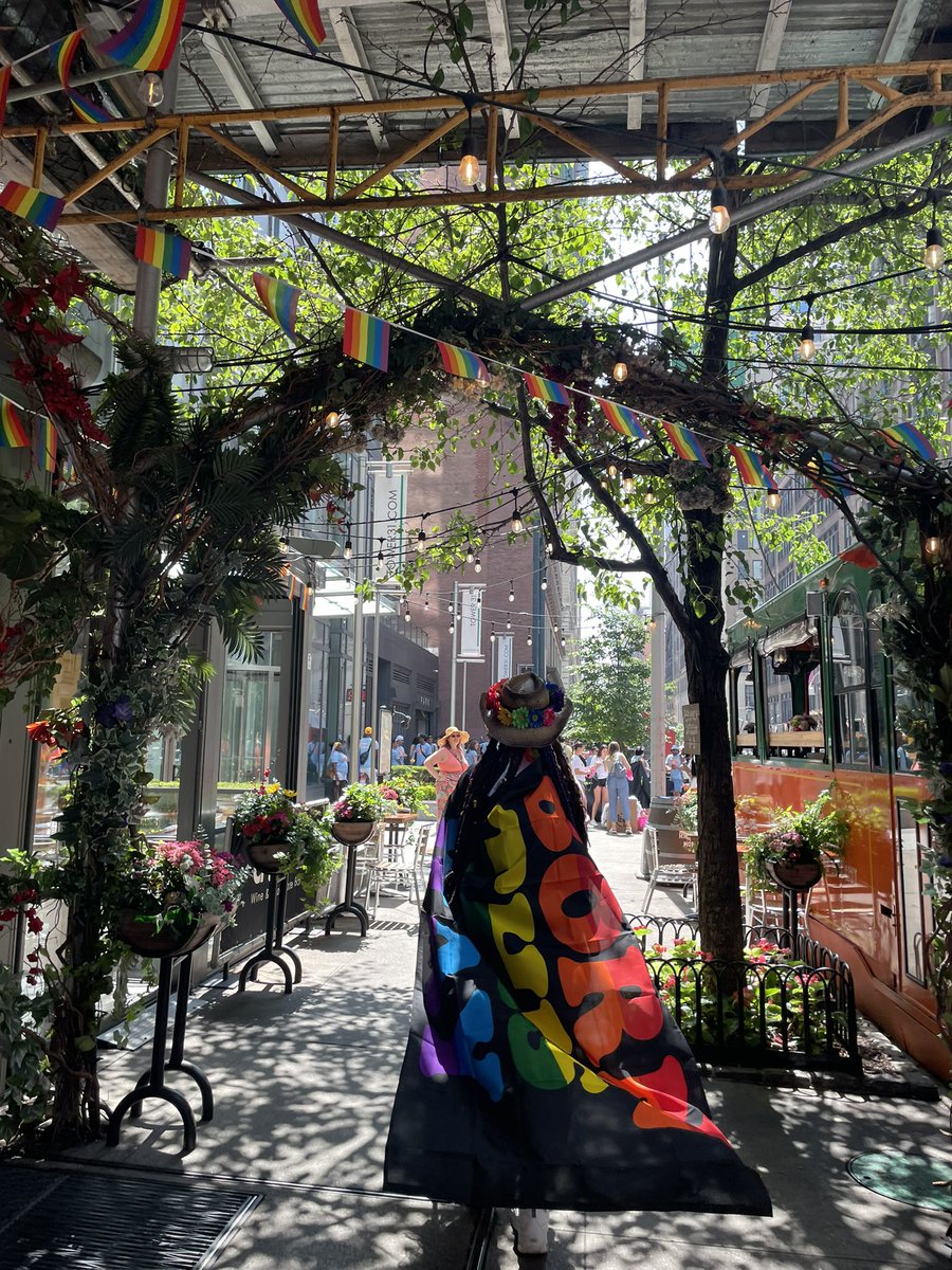 CuriousScout's tweet photo. Happy Pride NYC! 🌈💜🤍🖤

 #asexy #queer #LGBTQIA @AcesNYC 

And the Pride parade had its first ever Asexual grand marshal!! Way to rep the community, @theyasminbenoit! 🎉🥲❤️ https://t.co/BVWeREQR81