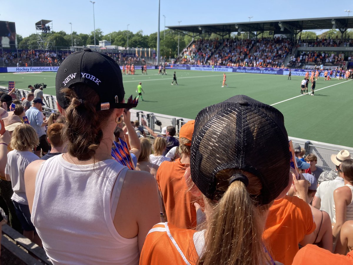 🔥on fire op het veld en de tribunes … 

ondanks de hitte ☀️een spannende wedstrijd NL - NZL in de <a href="/FIH_Hockey/">International Hockey Federation</a> Pro League . 3-2 in de laatste seconden 💪🏼