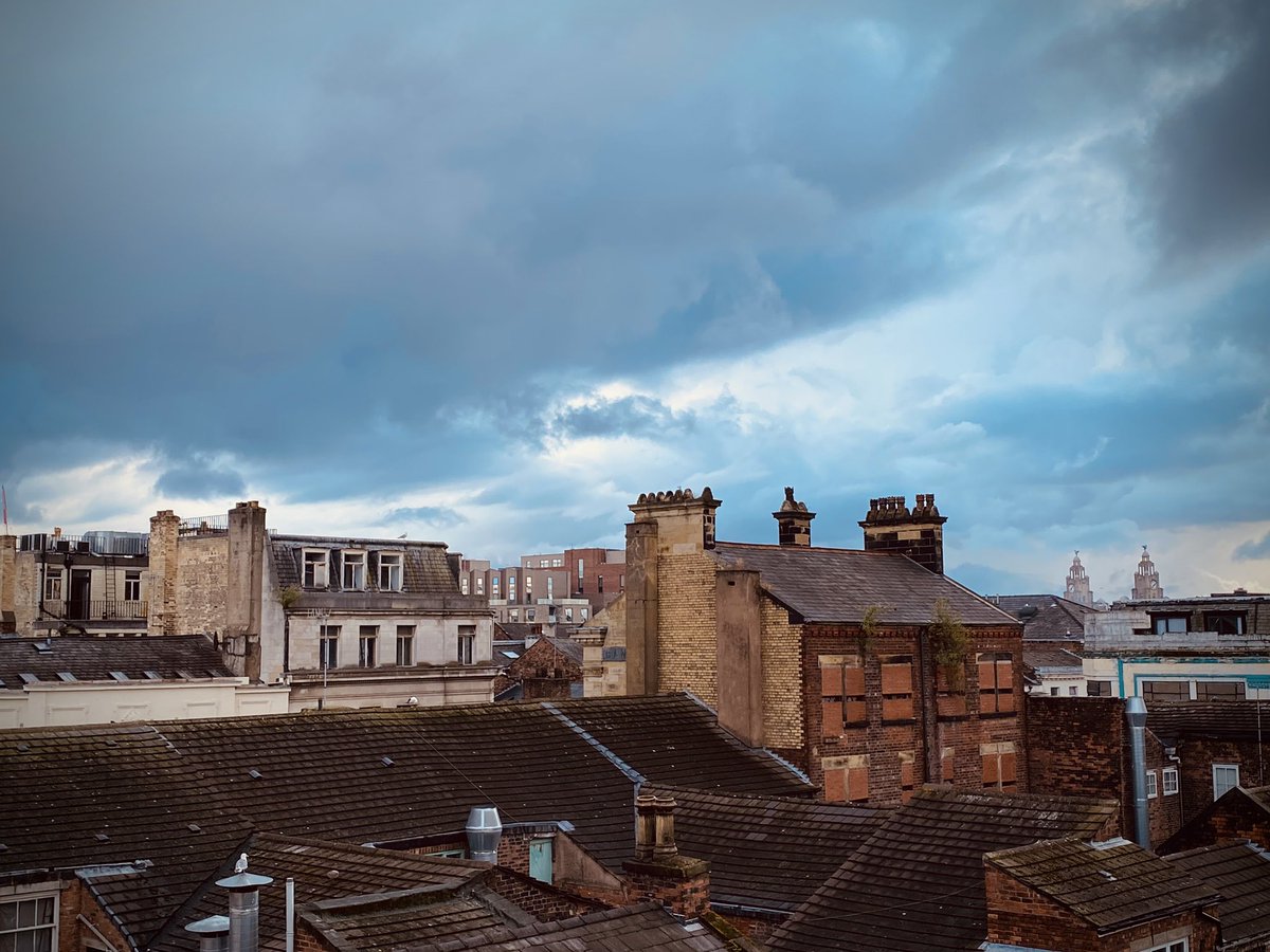 hanthesav's tweet photo. Stormy skies over Liverpool… 

@angiesliverpool @scousescene @PicsOfLpool https://t.co/M5NUdyW1T0