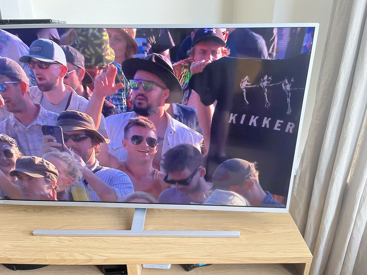 Spotted a @kikkersuck tee in the wild during The War On Drugs

Swansea music scene taking over #glastonbury2023 🔥