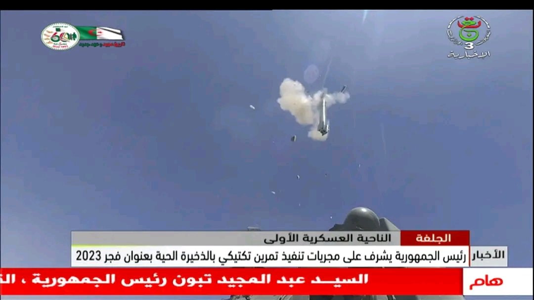 kmldial70's tweet photo. First field appearance of #TorM2 short range #AirDefense system in #Algeria today (06/24/2023).
Ranzhir-m1 command and control vehicle indicated by the red arrow .
#AlmazAntey #SAM #Russia https://t.co/97VLAXXIHv