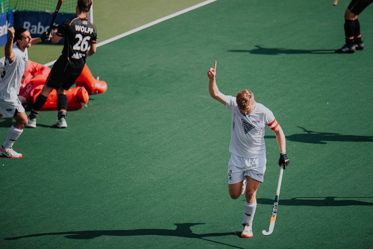 Sam Lane tweet media