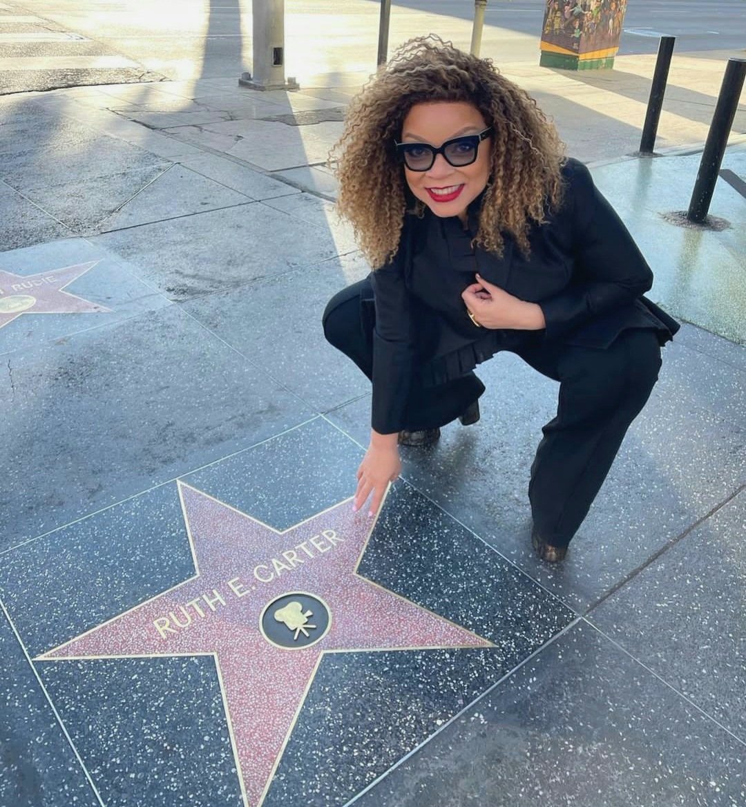 Coco_Miyoko's tweet photo. ๐ Ruth Carter is a legend in the industry. Her numerous accolades include two Academy Awards, a star on the Hollywood walk of fame, Costume Designers Guild Awards, Primetime Emmy Awards, etc. #RuthECarter #RuthCarter #costumedesign
Credit: therealruthecarter (IG) https://t.co/pT5QoNxMdV
