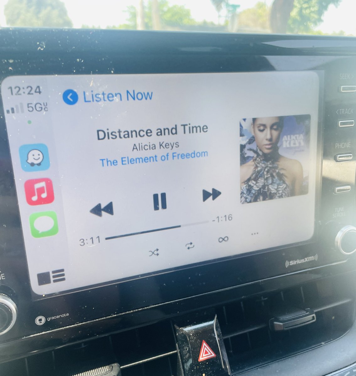 Melimel540's tweet photo. One of my top 5 @aliciakeys songs. 🫠 #distanceandtime https://t.co/vPqt9hYZzM