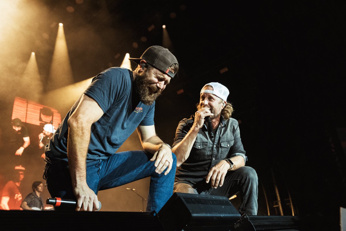 Dierks Bentley tweet media