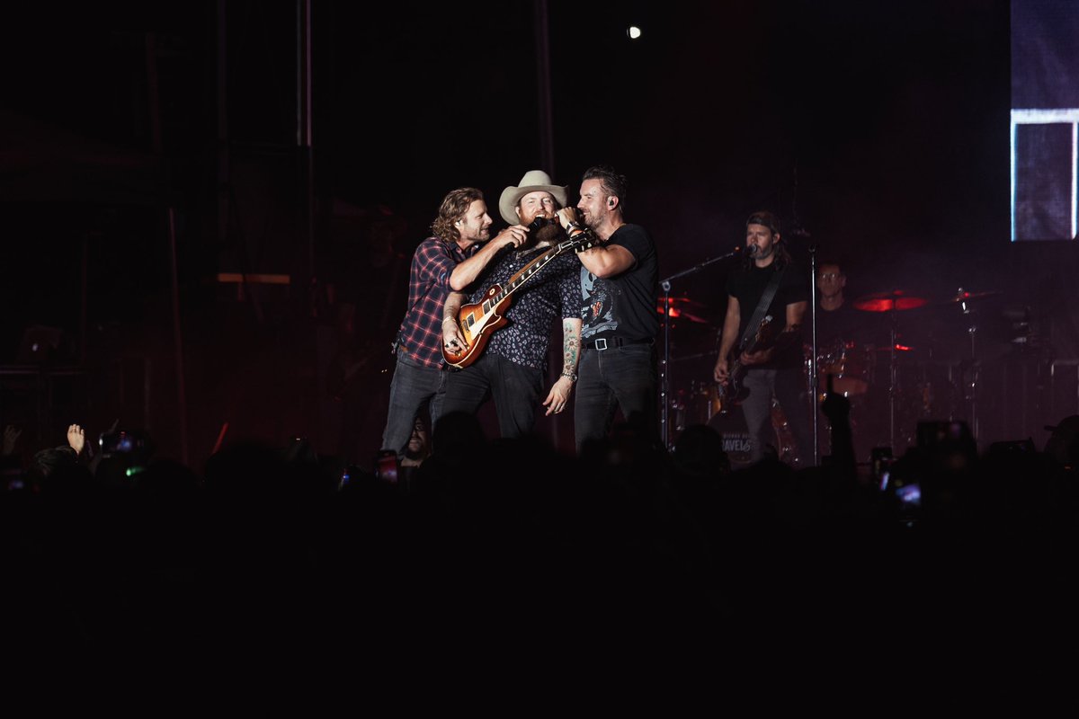 Dierks Bentley tweet media