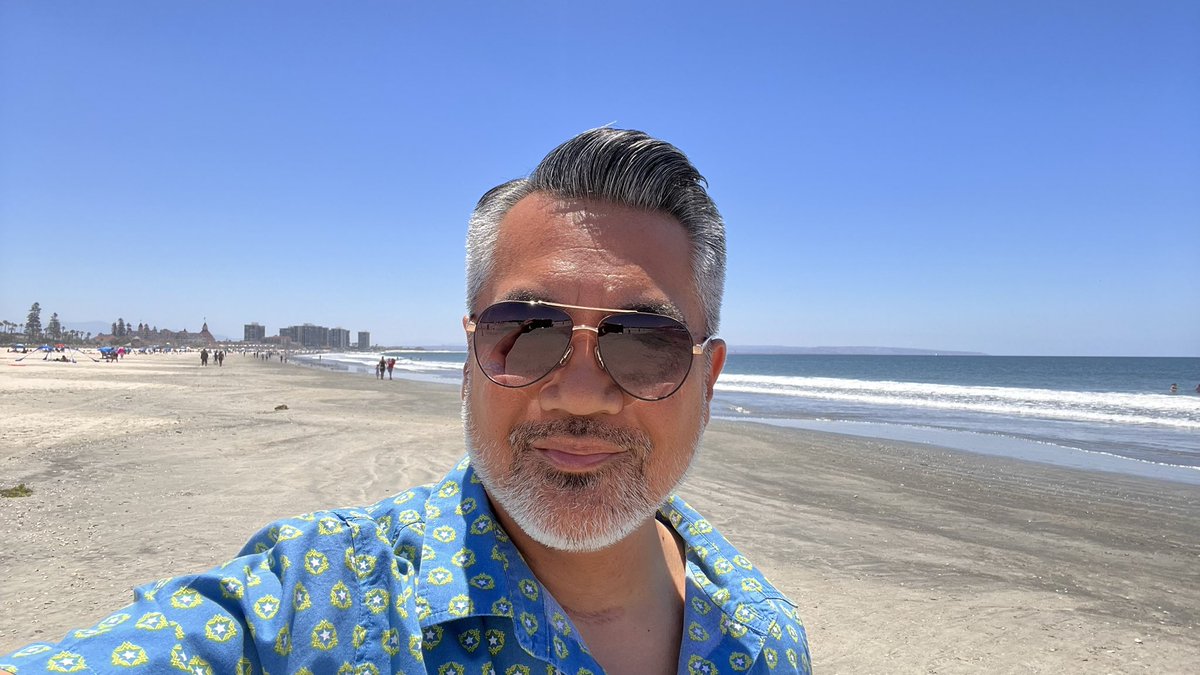 AaronNabus's tweet photo. This is a perfect day! Getting some steps before my meeting.
#SanDiego #SunnySanDiego #ComicConFit #GoMoveToday #Walk #Walking https://t.co/T2khIfIQzm