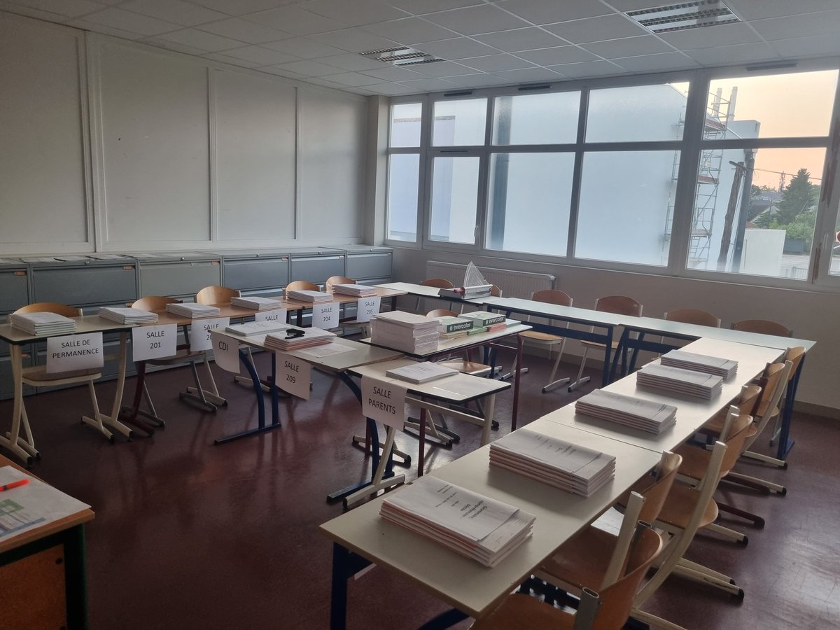 MathildeJoncart's tweet image. #DNB2023 on est prêt!!! Tous mes vœux de réussite aux 3èmes du @ClgSgdb