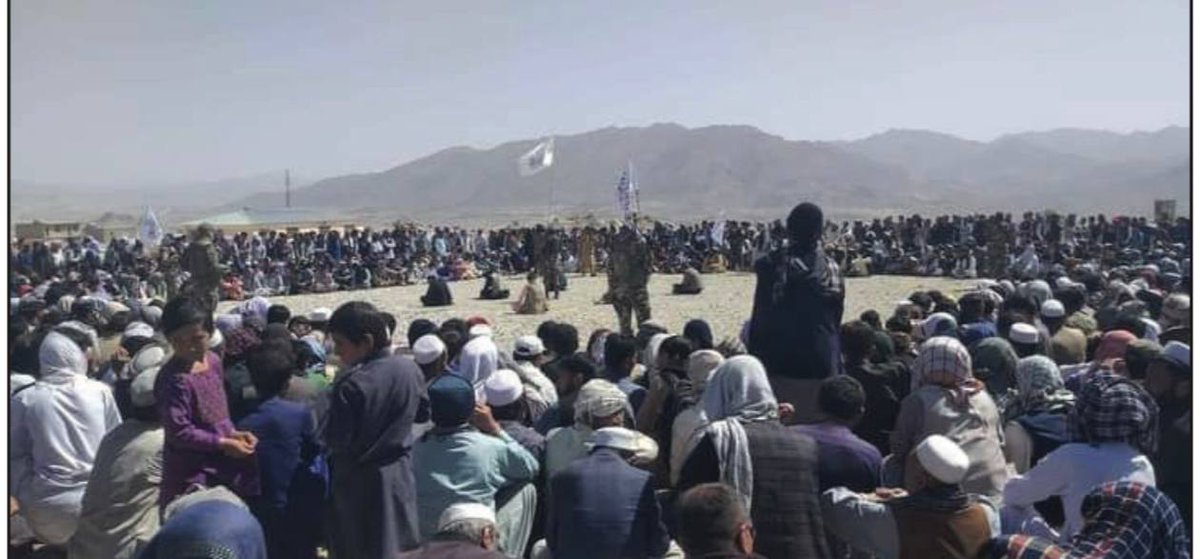 Jaghori district- Ghazni province,  On 10 Mizan 1401 Taliban whipped 6 people in the field court.
.
.
#StopHazaraGenocide