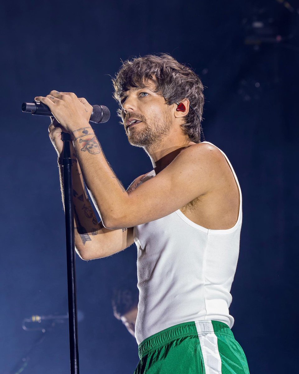 Louis Tomlinson, live from Wamu Theater.
#FaithInTheFutureSeattle 
6.24.23

📸: Sunita Martini