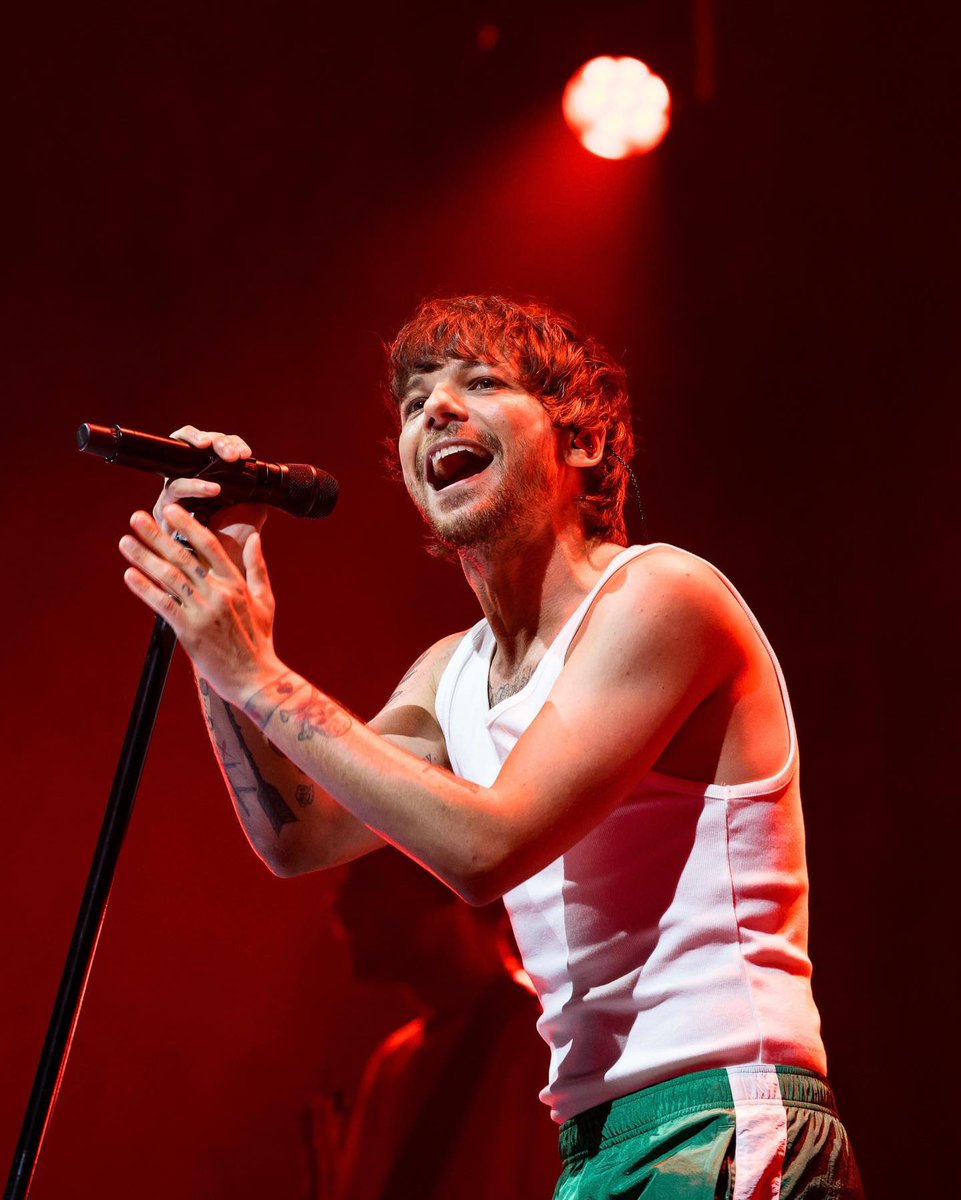 Louis Tomlinson, live from Wamu Theater.
#FaithInTheFutureSeattle 
6.24.23

📸: Sunita Martini