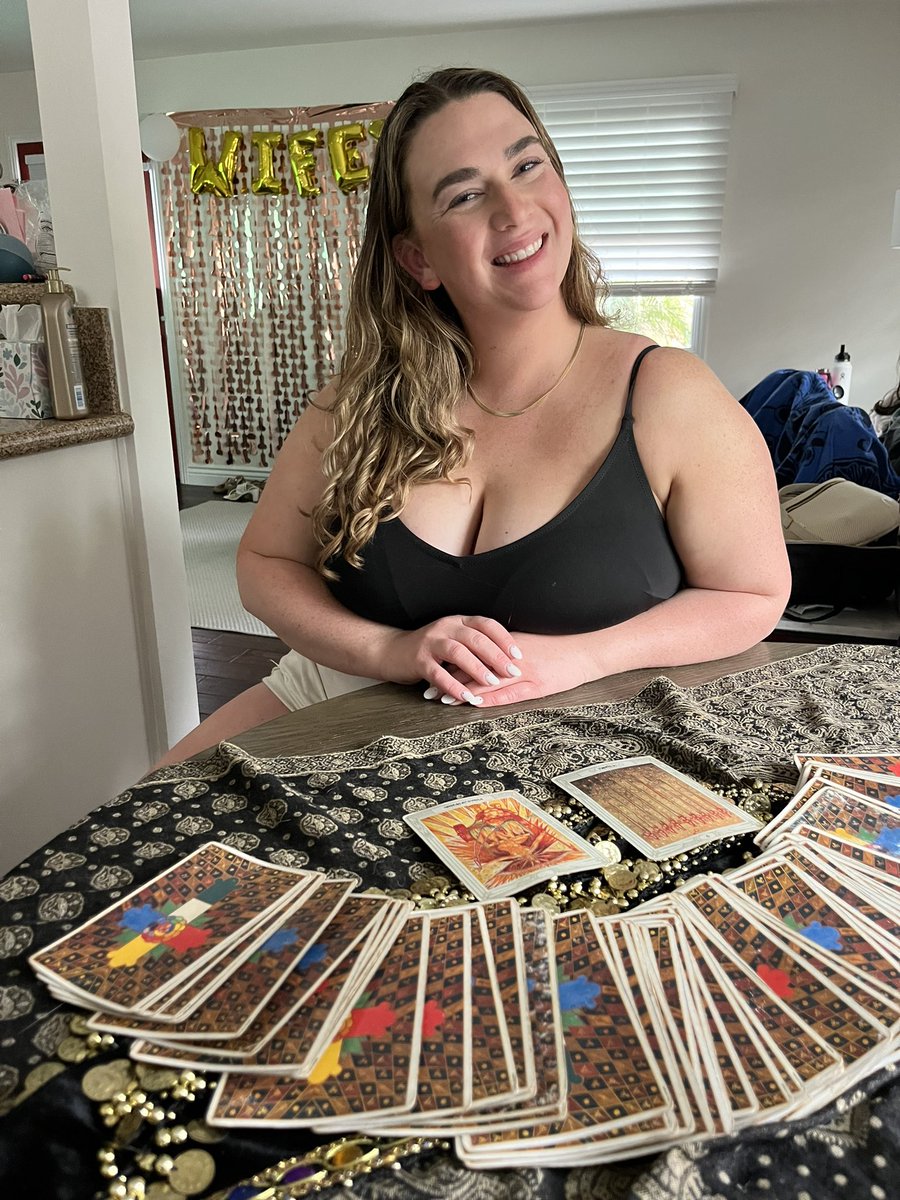 I also read #TarotCards at #bachelorette  #parties & #bridalshowers 👰‍♀️🔮💍🎴👯‍♀️💖 #bohemiantarot #bohemian #tarot #bohemianstyle #tarotreader #tarotreading #psychic #fortune #witch #witchy #mompreneur #thoth #crowley #thelema #wedding #bride #party #specialevent #celebrate