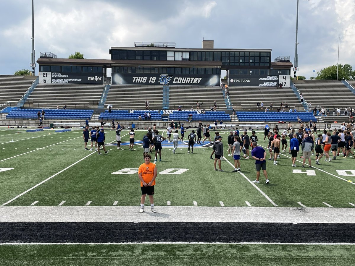 HembreeBraden's tweet photo. Had an amazing time learning and getting better at the @gvsufootball prospect camp. Thank you @CoachRumz58 and @CoachWooster for your time today! @PNHuskieFB @CoachTwichPN @josephpatrick20 @Coach_MoWeaver https://t.co/IjW704LQNv