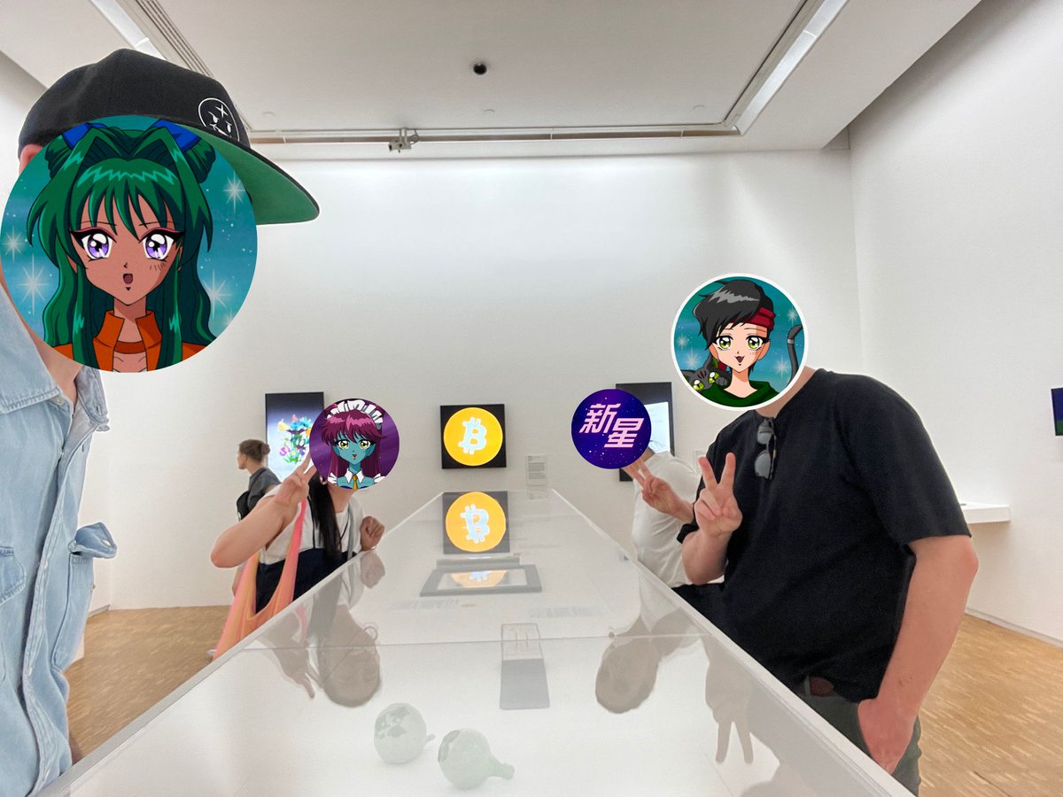 パリに旅行中の<a href="/galverseNFT/">@GalverseNFT is now @GalverseAnime</a> のco-founder <a href="/OnlyWailoaloa/">Wailoaloa.eth 👹</a> さんたちとお出かけ。
ポンピドーセンター、フランス国立近代美術館のNFT展示室でパチリ。
めちゃ暑いパリなので、何度もビール補給🍻
いろいろとお話しできて楽しい日曜日でした♡Thanks!!