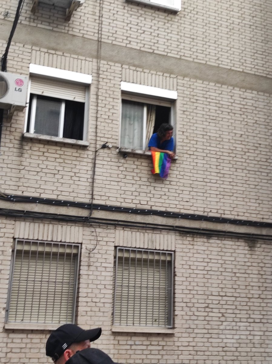 Albacion's tweet photo. Una de las cosas que más me emociona de la mani de Parla es cuando la gente sale a las ventanas y coloca sus banderas arcoíris a nuestro paso 🥹🏳️⚧️🏳️🌈💜
#OrgulloLGTBI #ParlaDiversa #ParlaOrgullosa https://t.co/GR3bNd8tar
